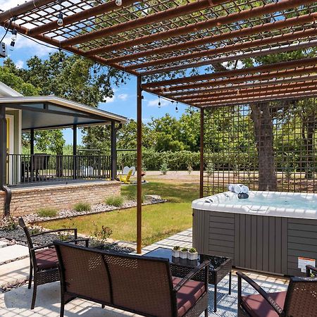 Blumenhaus Sleeps 6 Full Kitchen Plus Hot Tub Фредеріксбург Екстер'єр фото
