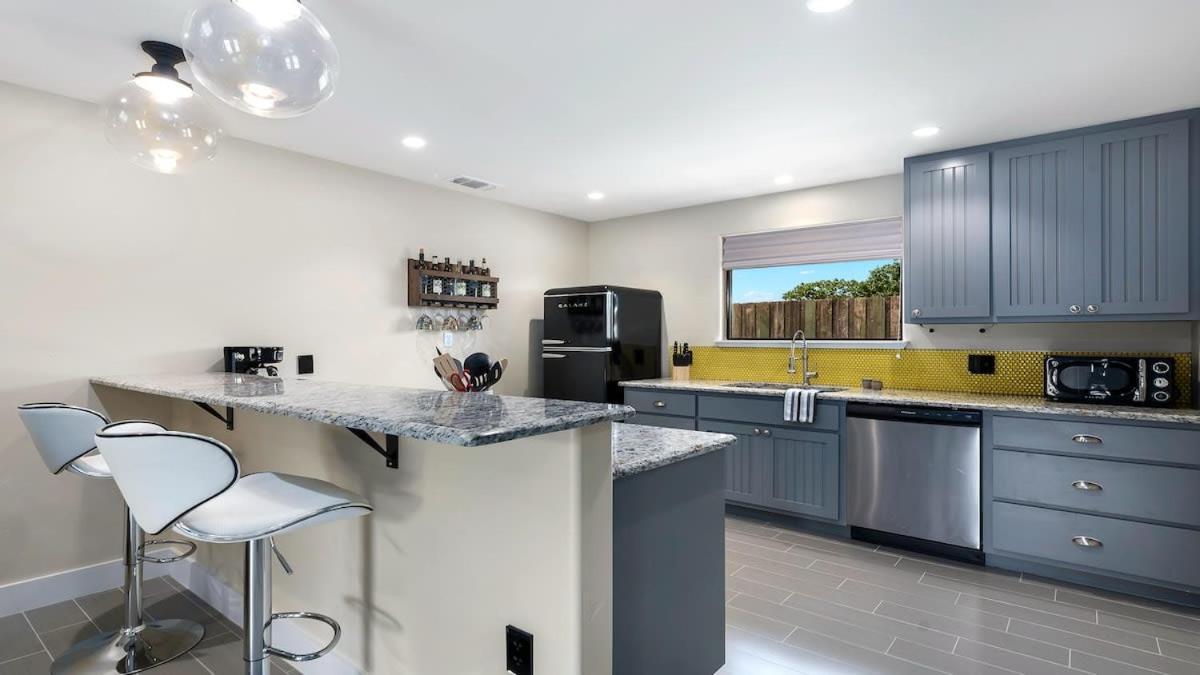 Blumenhaus Sleeps 6 Full Kitchen Plus Hot Tub Фредеріксбург Екстер'єр фото